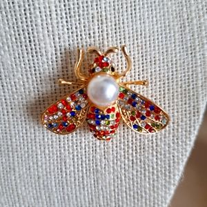 Pearl and Rhinestone Bee Brooch Pin in Gold Tone Setting